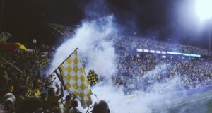 Šokující výhra: Amatérský tým porazil mistry světa ve fotbale!