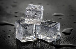 Ledovka ochromila Česko: Diskuze nad solení chodníků znovu v popředí