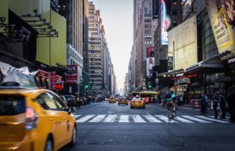 Pražští zastupitelé odmítli výhradní taxislužbu pro elektromobily do roku 2030