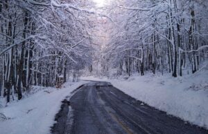 Pražská ledovka způsobila desítky zranění a ochromila dopravu