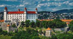 Objevte město, které vás přenese do jiného světa: Neuvěřitelná atmosféra oázy na periferii Evropy