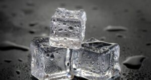 Moravskoslezský kraj pod ledovkou: Záchranáři řešili desítky úrazů a jeden dramatický pád do potoka