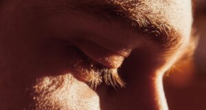 Objevte tajemství zářivé pleti: Co vás dermatologové nikdy neprozradí