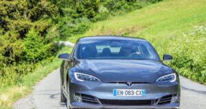 Prozradíme vám tajemství: Proč váš hybrid nikdy nebude jako Tesla