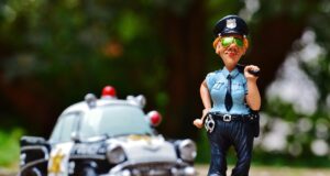 Policisté z biatlonu záchranili opilého muže z potoka na Žďársku
