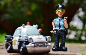 Policisté z biatlonu záchranili opilého muže z potoka na Žďársku