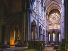 Zloděj v plzeňském kostele nečekaně spustil zvon a prozradil se